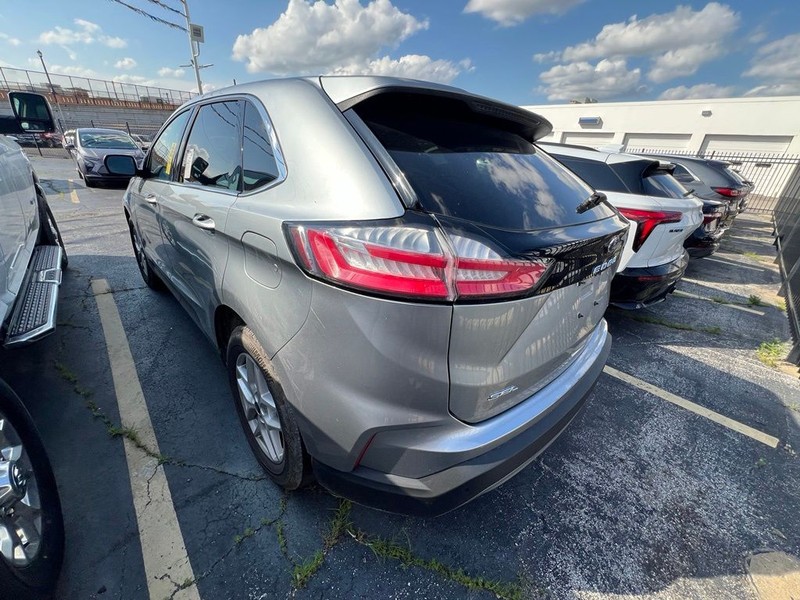 Ford Edge Vehicle Full-screen Gallery Image 6