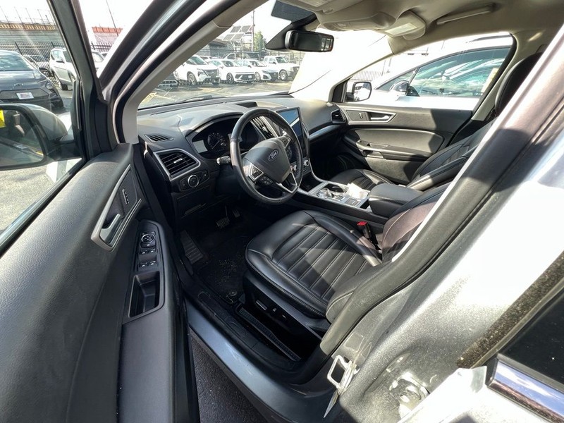 Ford Edge Vehicle Full-screen Gallery Image 7