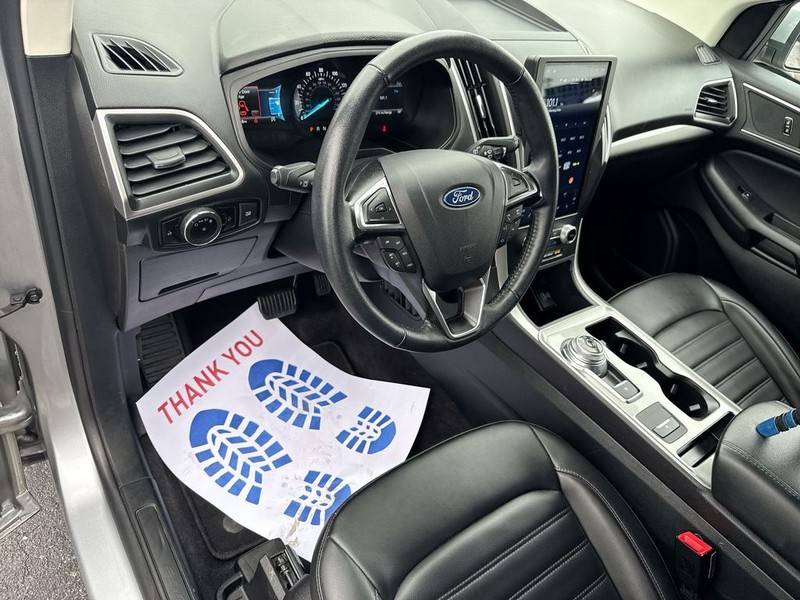 Ford Edge Vehicle Full-screen Gallery Image 17