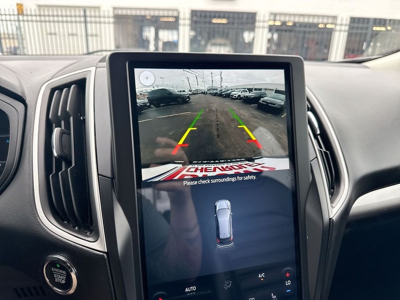 Ford Edge Vehicle Full-screen Gallery Image 21