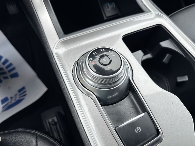 Ford Edge Vehicle Full-screen Gallery Image 22