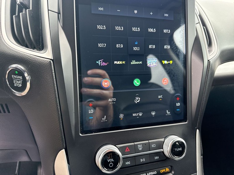 Ford Edge Vehicle Full-screen Gallery Image 24