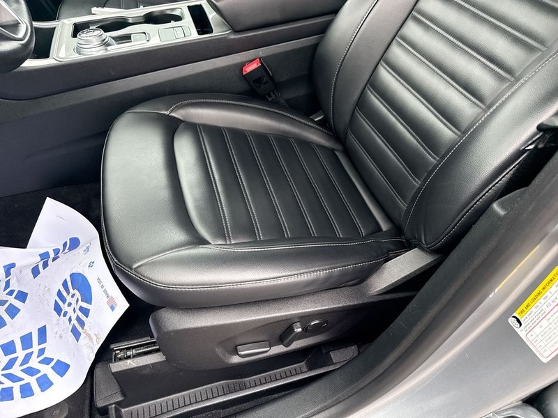 Ford Edge Vehicle Full-screen Gallery Image 26