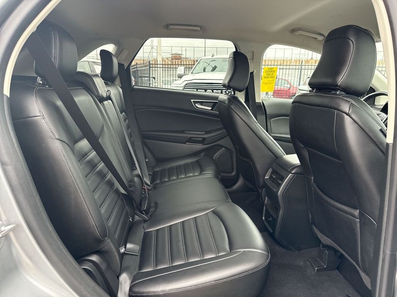 Ford Edge Vehicle Full-screen Gallery Image 32
