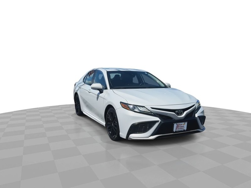 Toyota Camry Vehicle Full-screen Gallery Image 4