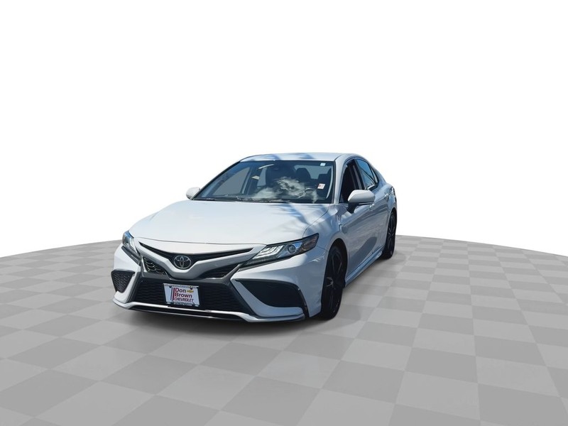 Toyota Camry Vehicle Full-screen Gallery Image 6