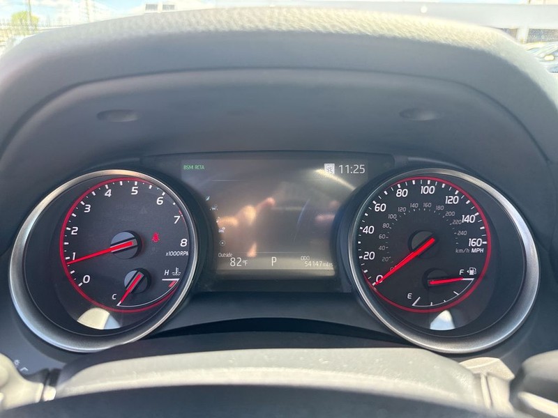 Toyota Camry Vehicle Full-screen Gallery Image 18