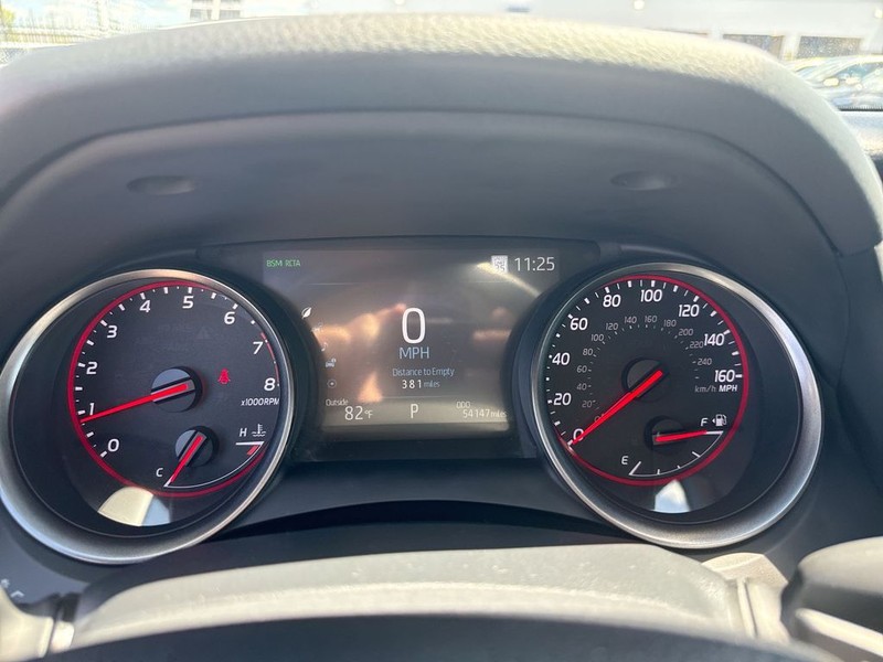Toyota Camry Vehicle Full-screen Gallery Image 19