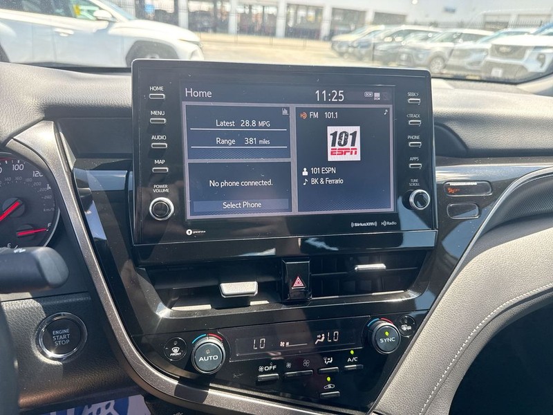 Toyota Camry Vehicle Full-screen Gallery Image 20