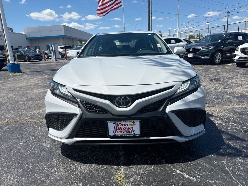 Toyota Camry Vehicle Full-screen Gallery Image 35