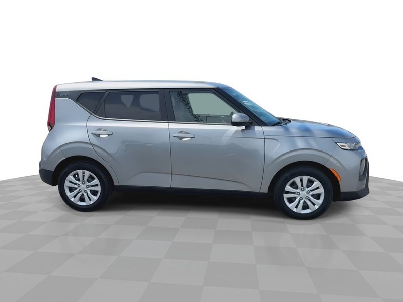 Kia Soul Vehicle Full-screen Gallery Image 14