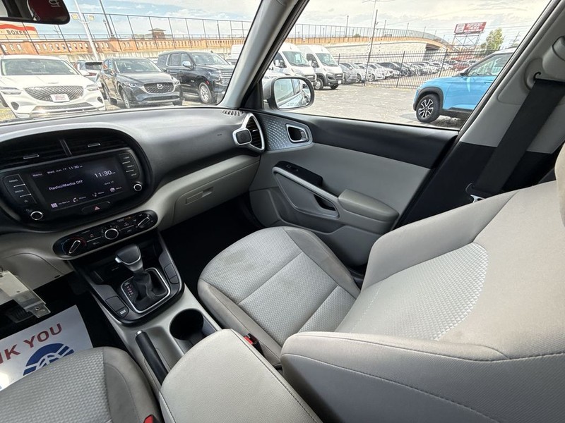Kia Soul Vehicle Full-screen Gallery Image 18