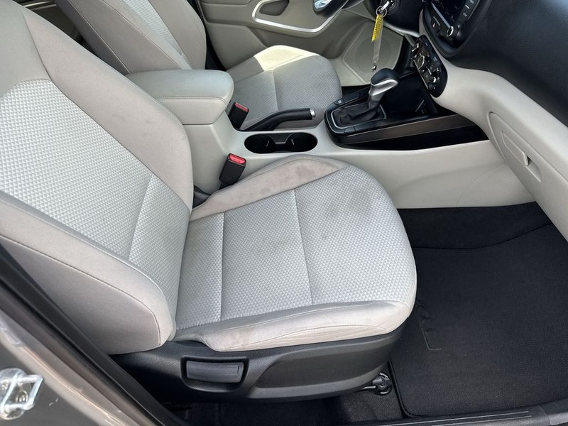 Kia Soul Vehicle Full-screen Gallery Image 37