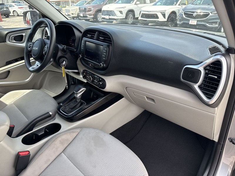 Kia Soul Vehicle Full-screen Gallery Image 38