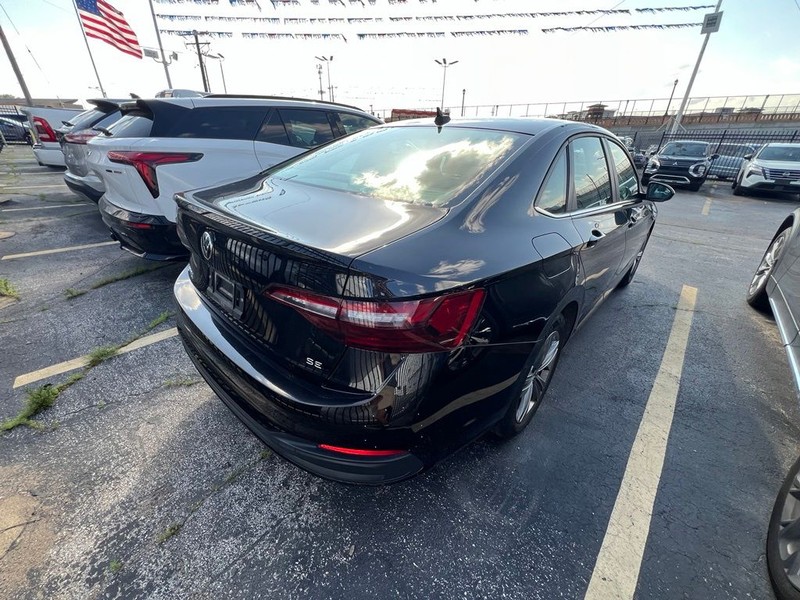 Volkswagen Jetta Vehicle Full-screen Gallery Image 6