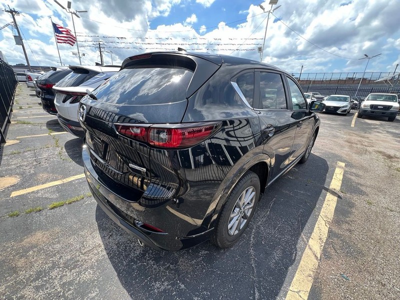 Mazda CX-5 Vehicle Full-screen Gallery Image 6