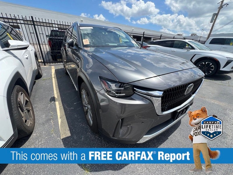 Mazda CX-90 Vehicle Full-screen Gallery Image 3