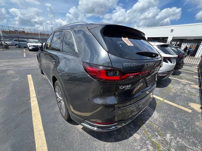 Mazda CX-90 Vehicle Full-screen Gallery Image 4