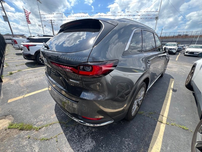 Mazda CX-90 Vehicle Full-screen Gallery Image 6