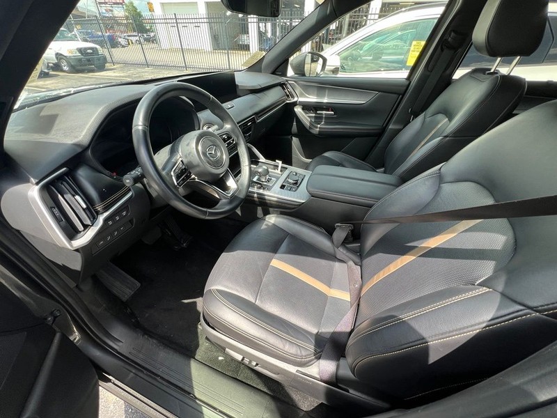 Mazda CX-90 Vehicle Full-screen Gallery Image 7