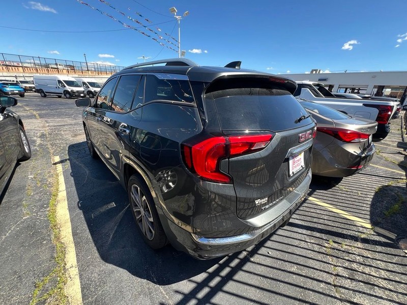 GMC Terrain Vehicle Full-screen Gallery Image 4