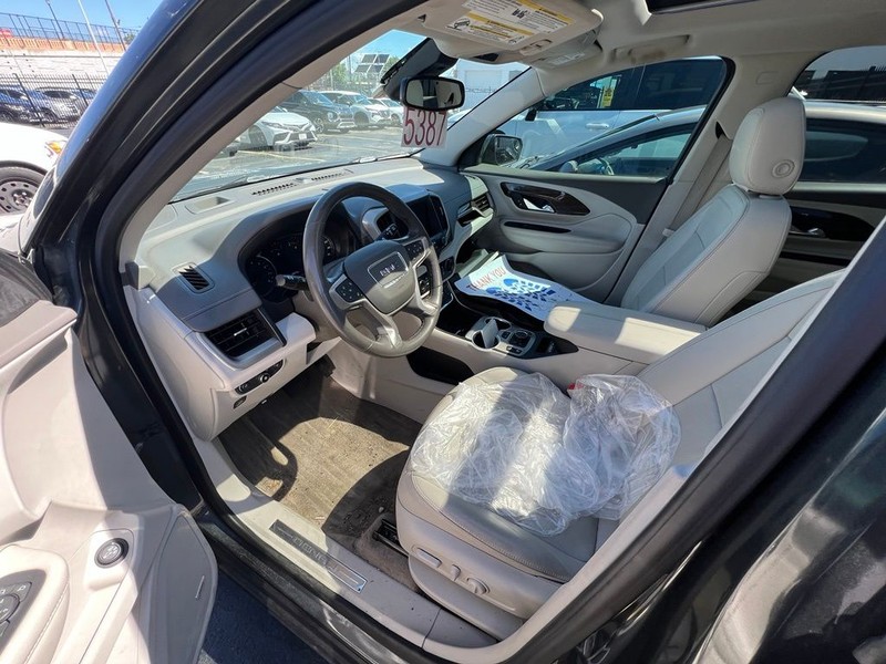 GMC Terrain Vehicle Full-screen Gallery Image 7