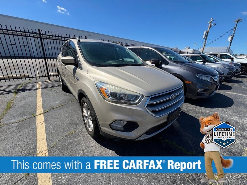 Ford Escape Vehicle Full-screen Gallery Image 3