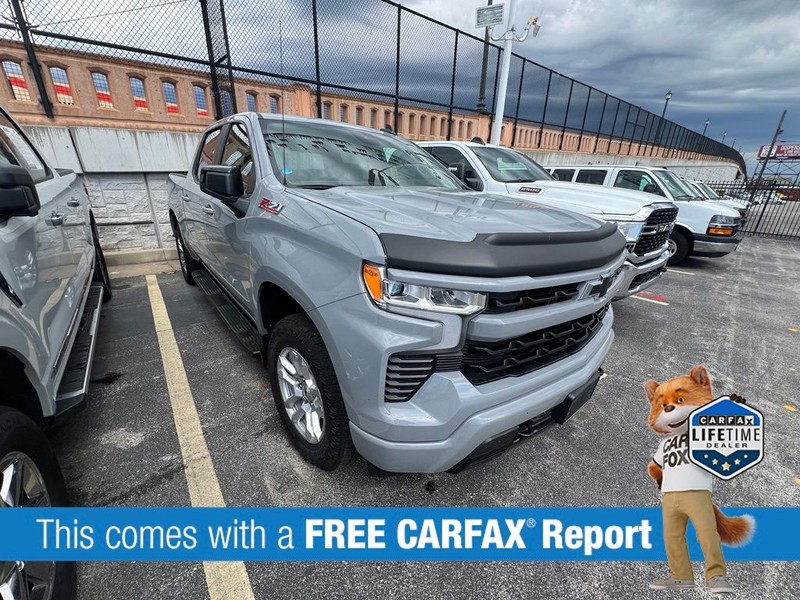 Chevrolet Silverado 1500 Vehicle Full-screen Gallery Image 3