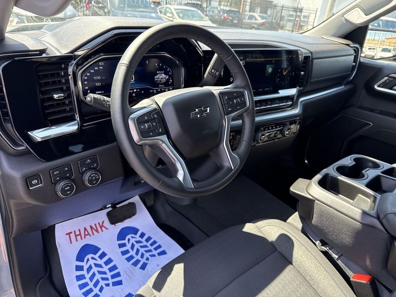 Chevrolet Silverado 1500 Vehicle Full-screen Gallery Image 12