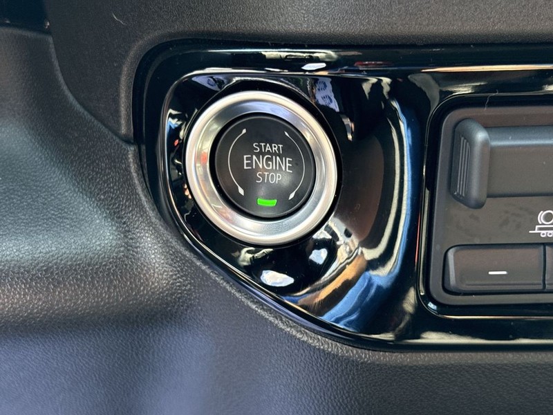 Chevrolet Silverado 1500 Vehicle Full-screen Gallery Image 16
