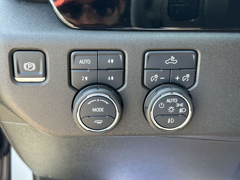 Chevrolet Silverado 1500 Vehicle Full-screen Gallery Image 17