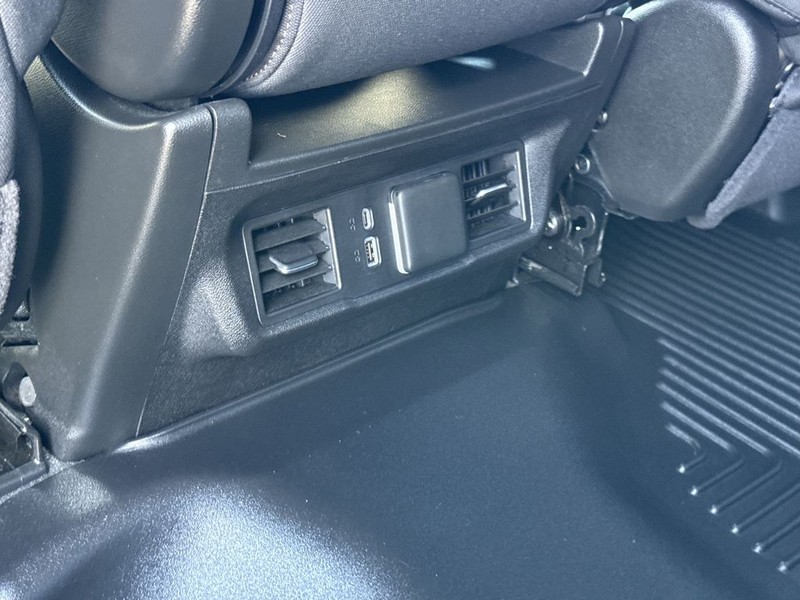 Chevrolet Silverado 1500 Vehicle Full-screen Gallery Image 19