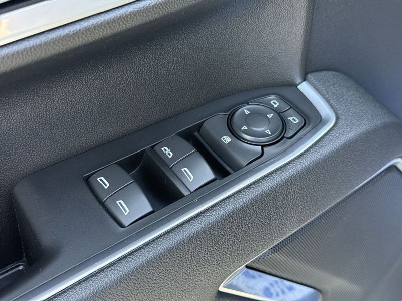 Chevrolet Silverado 1500 Vehicle Full-screen Gallery Image 22