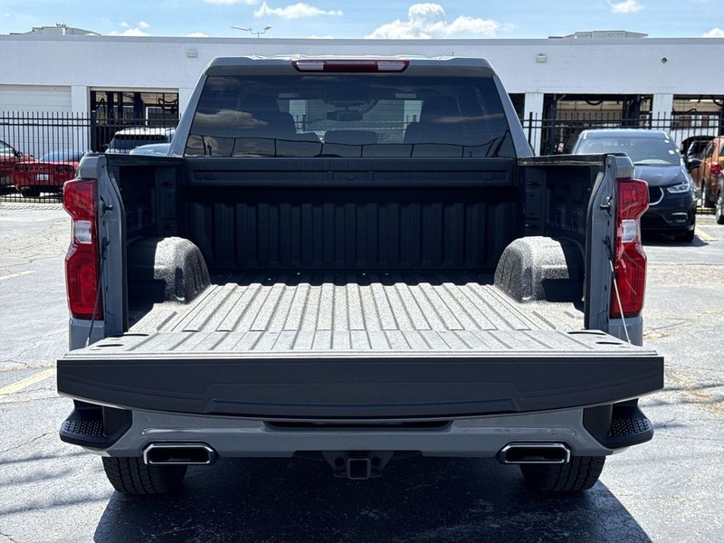 Chevrolet Silverado 1500 Vehicle Full-screen Gallery Image 24
