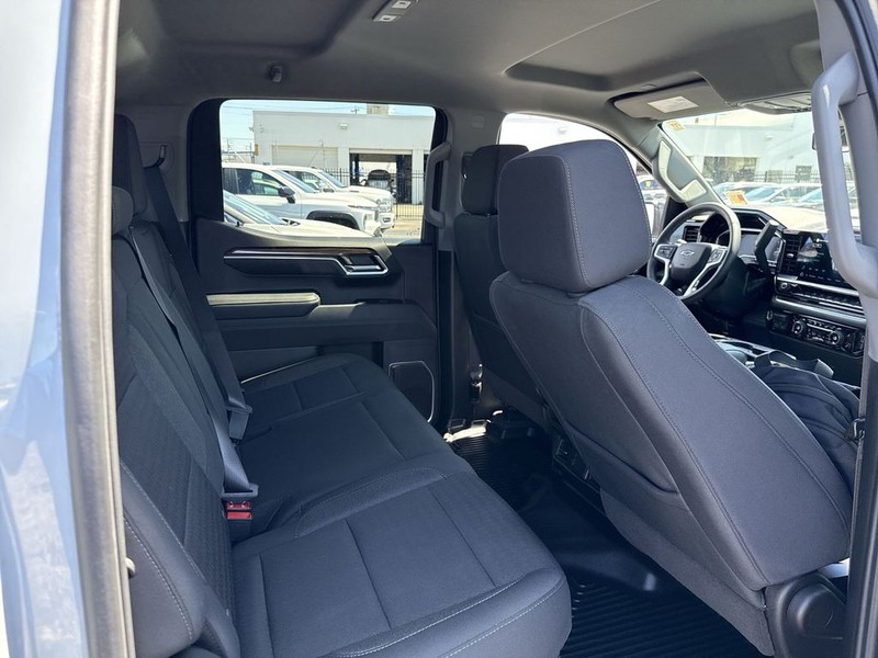 Chevrolet Silverado 1500 Vehicle Full-screen Gallery Image 25