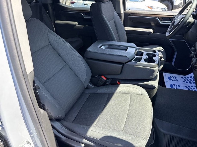 Chevrolet Silverado 1500 Vehicle Full-screen Gallery Image 26
