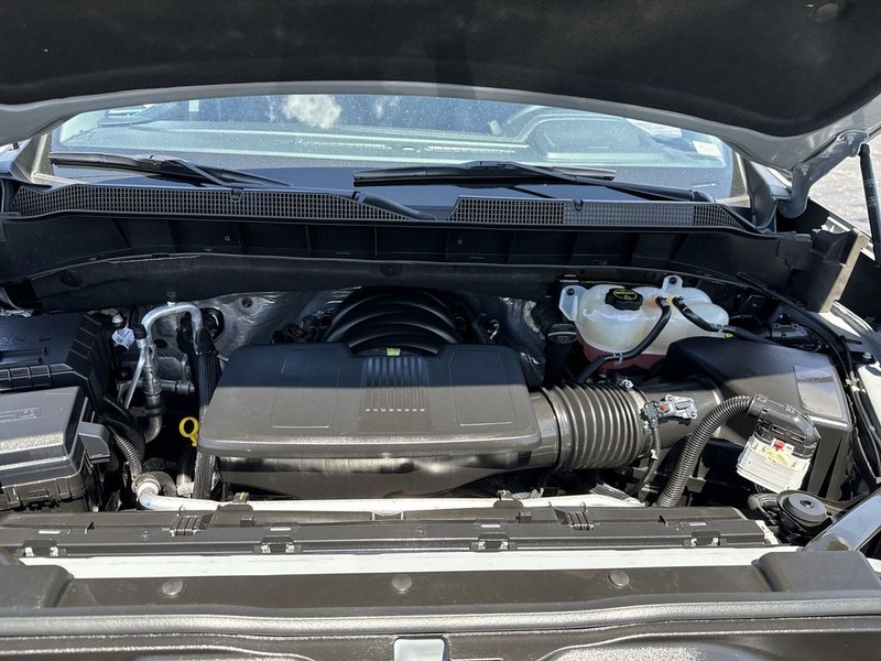 Chevrolet Silverado 1500 Vehicle Full-screen Gallery Image 28