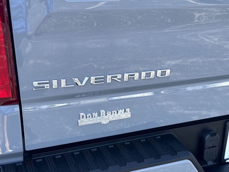 Chevrolet Silverado 1500 Vehicle Full-screen Gallery Image 30