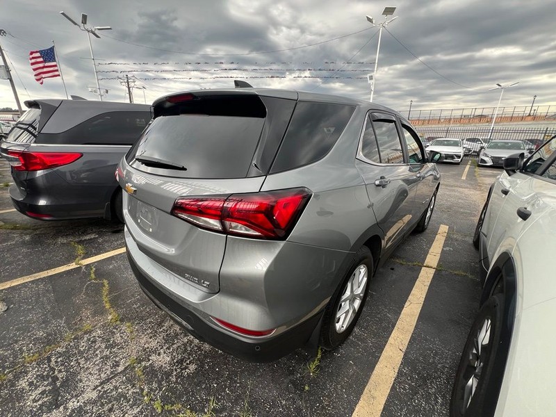 Chevrolet Equinox Vehicle Full-screen Gallery Image 6