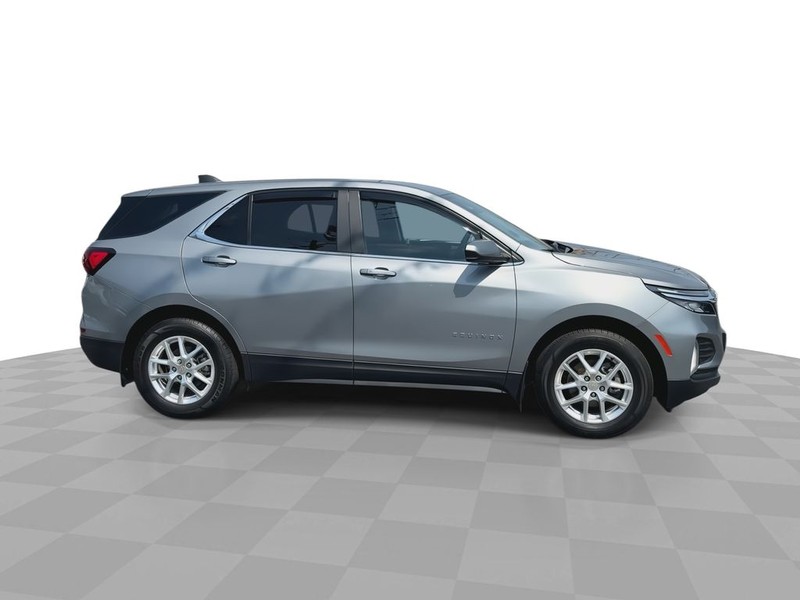 Chevrolet Equinox Vehicle Full-screen Gallery Image 10