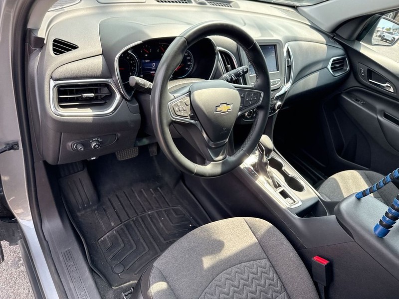 Chevrolet Equinox Vehicle Full-screen Gallery Image 12