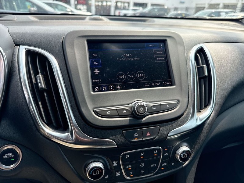 Chevrolet Equinox Vehicle Full-screen Gallery Image 15