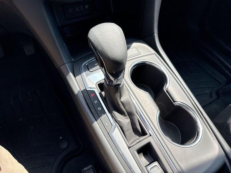 Chevrolet Equinox Vehicle Full-screen Gallery Image 17