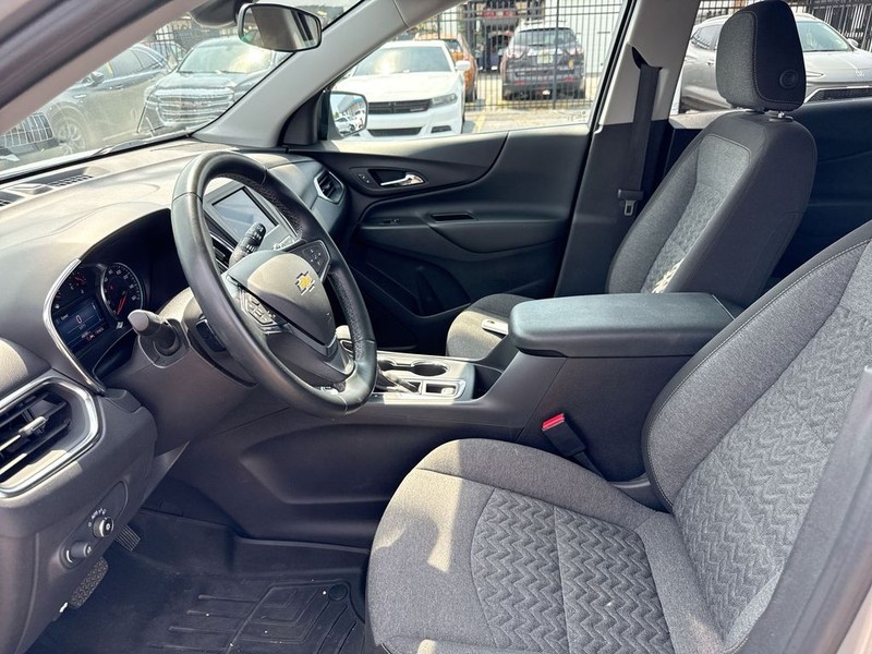 Chevrolet Equinox Vehicle Full-screen Gallery Image 22