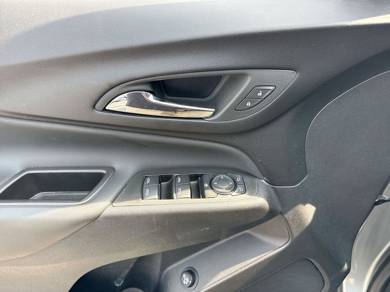 Chevrolet Equinox Vehicle Full-screen Gallery Image 23