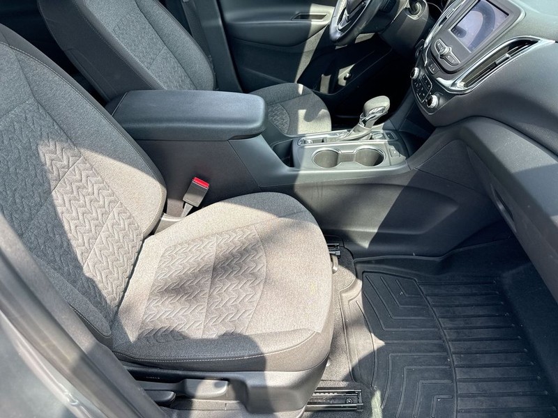 Chevrolet Equinox Vehicle Full-screen Gallery Image 28