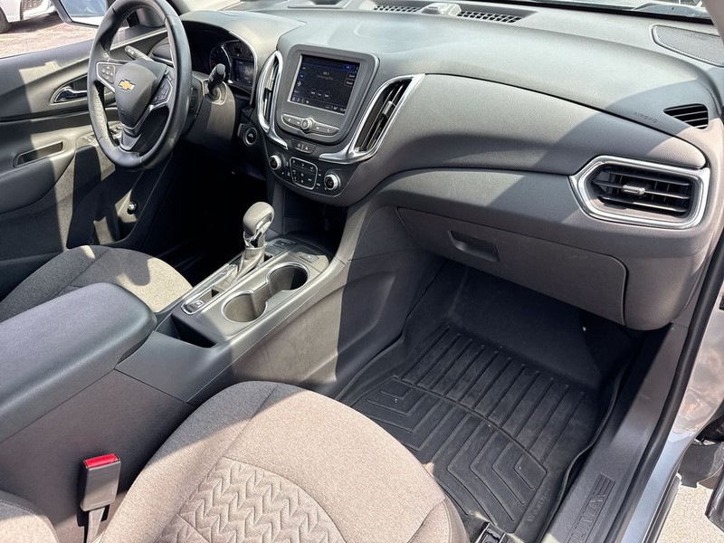 Chevrolet Equinox Vehicle Full-screen Gallery Image 29