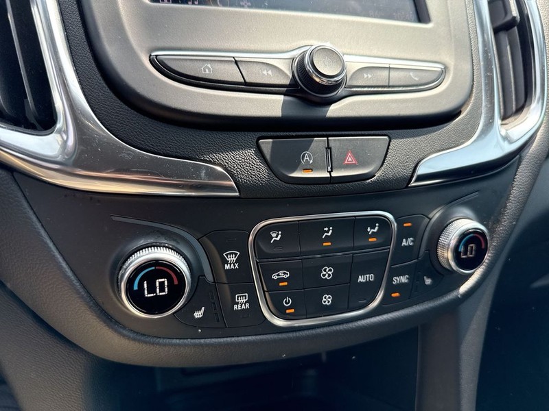 Chevrolet Equinox Vehicle Full-screen Gallery Image 33