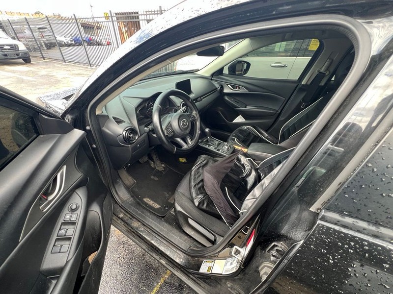 Mazda CX-3 Vehicle Full-screen Gallery Image 7