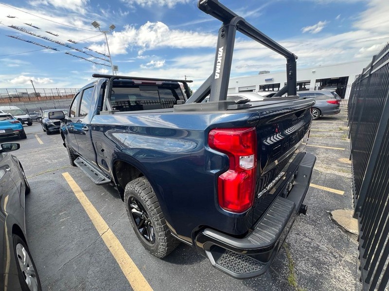 Chevrolet Silverado 1500 Vehicle Full-screen Gallery Image 4